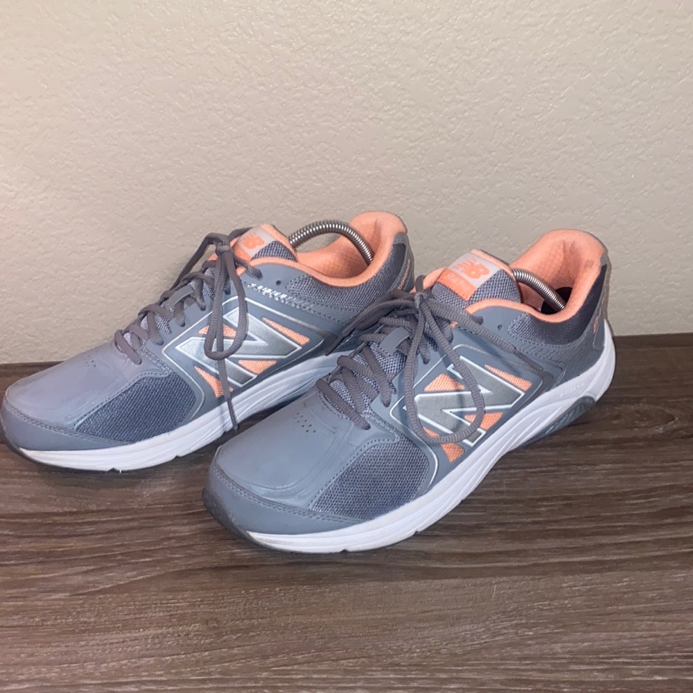 Like new pair of women’s new balance 847 V3 athletic sneakers Size 13